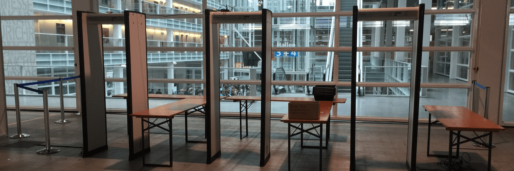 Padiglione metal detector a portale